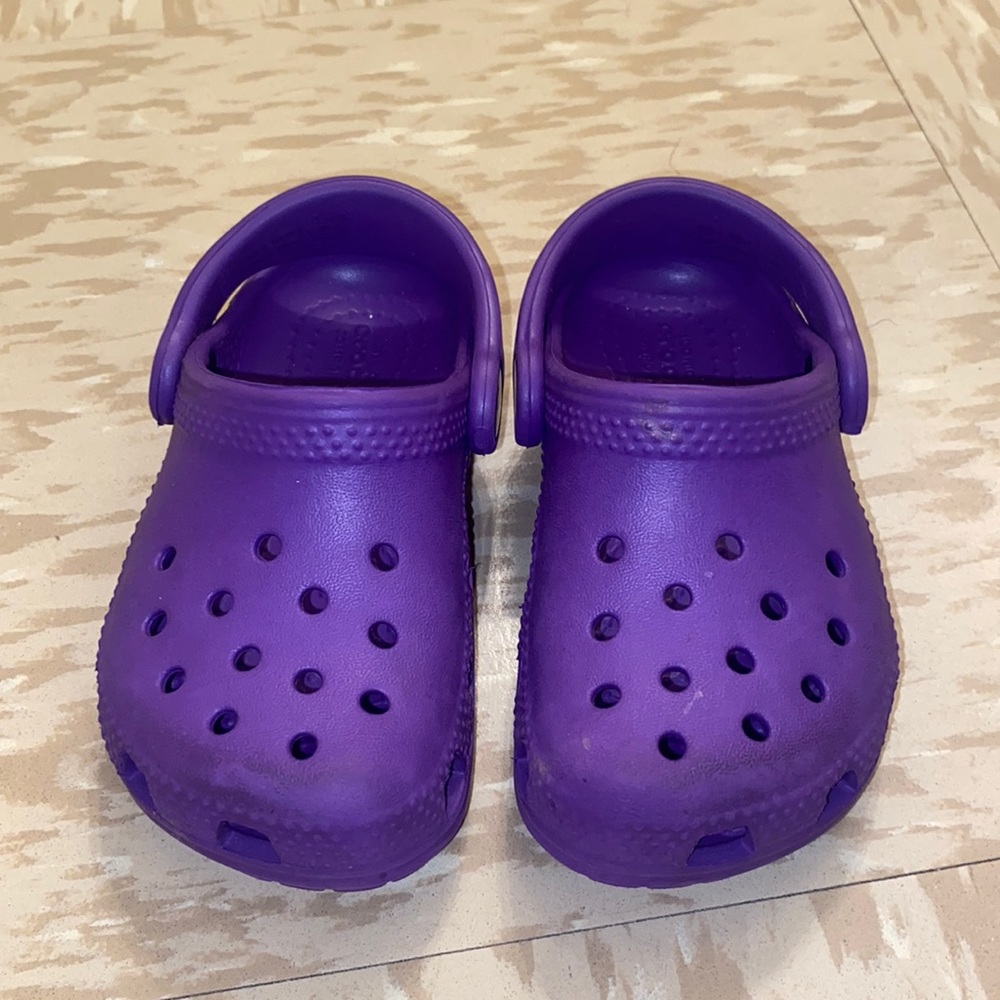 Very lightly used toddler crocs.